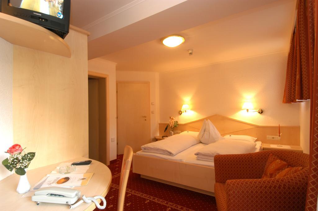 Hotel Alpenblick Pfelders Habitación foto